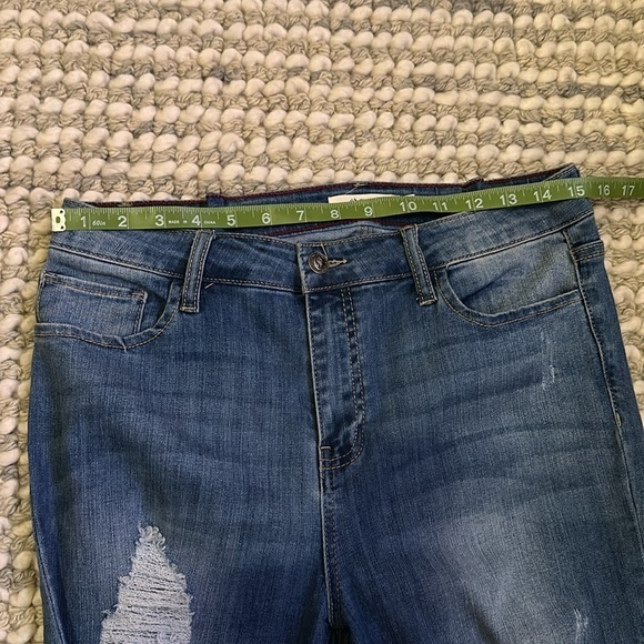 NWT high waist distressed jeans by Cello size 15♥️ - Picture 9 of 10